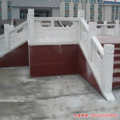 升旗臺攔桿