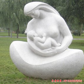 母愛公園的雕像