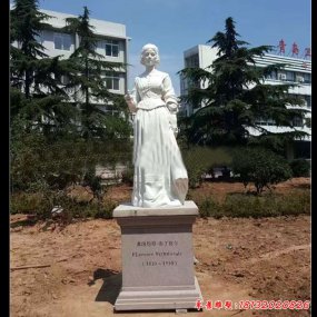 提燈女神塑像