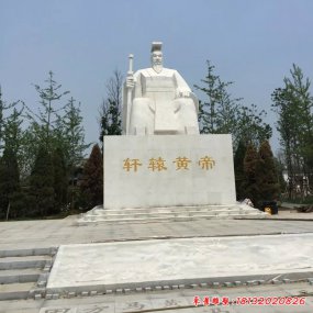 古代皇帝塑像