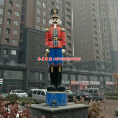 玻璃鋼胡桃?jiàn)A子雕塑